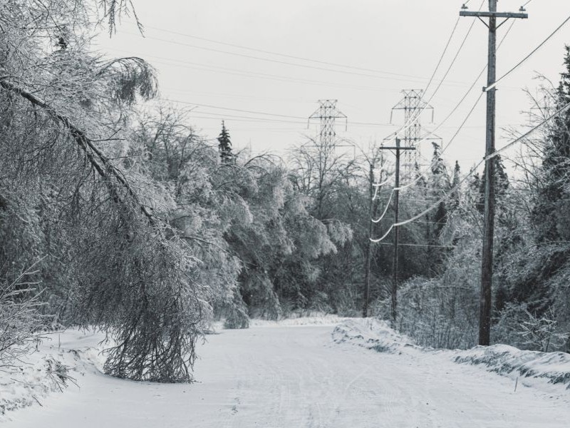 Ice storm damages power lines