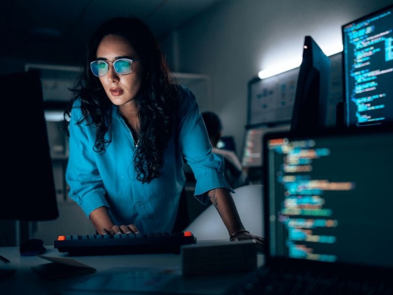 Women fighting against cybercriminals